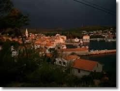 abendl. Blick auf Jelsa